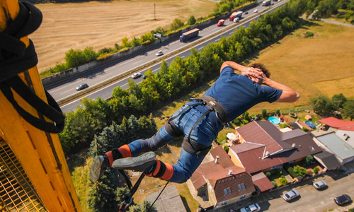 TOP lokality pro bungee jumping: Spojte cestování po Česku s adrenalinem