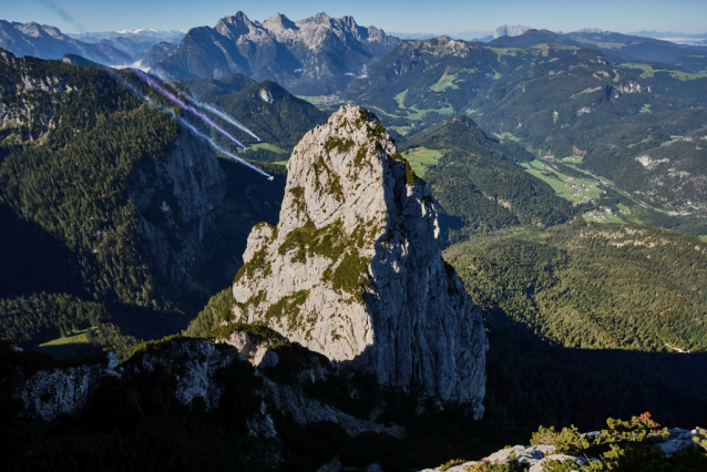 Elektrifikovaný wingsuit létá s podporou BMW i