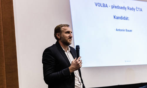 Předsedou České triatlonové asociace zůstává Bauer Předsedou České triatlonové asociace zůstává Bauer