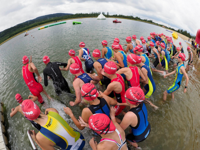 Triatlon v Sokolově vyhráli junioři Grebík a Svobodová