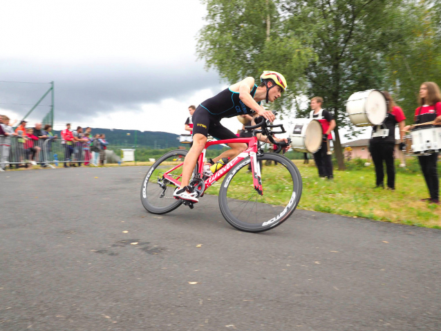 Triatlon v Sokolově vyhráli junioři Grebík a Svobodová