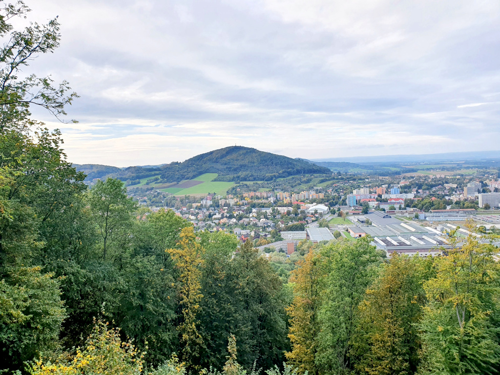 Kopřivnice a Bílá hora nad městem.