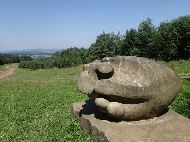 Bílé Karpaty pěšky stále po hřebenu