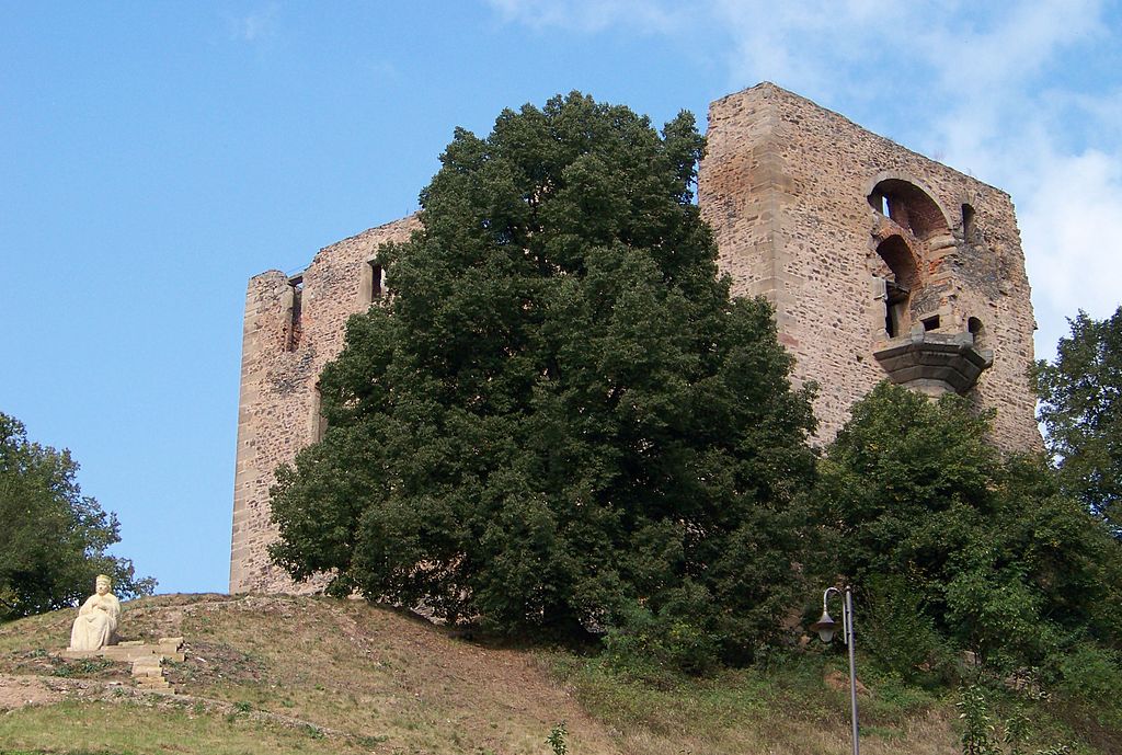 Hrad Krakovec od jihovýchodu.