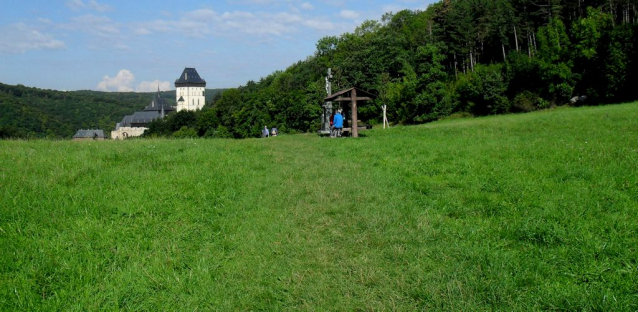 Z metropole na Karlštejn