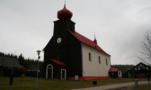Lidé přišli do Krkonoš přes Pomezní boudy Lidé přišli do Krkonoš přes Pomezní boudy