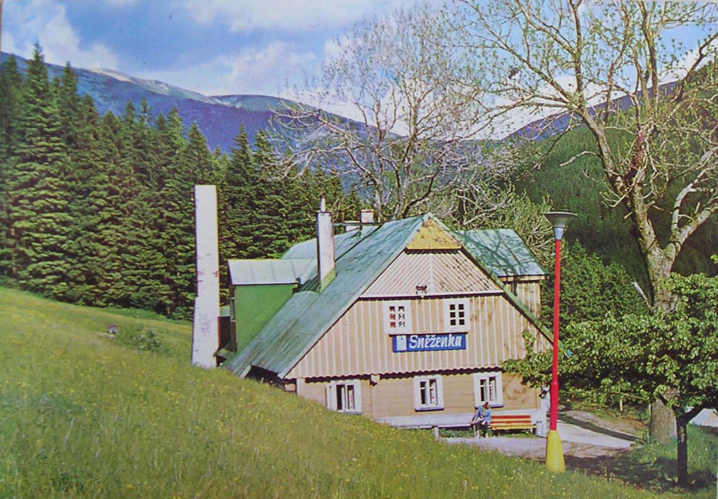 Krkonoše, Špindlerův Mlýn, chata Sněženka na dobové pohlednici ze 70. let 20. století.