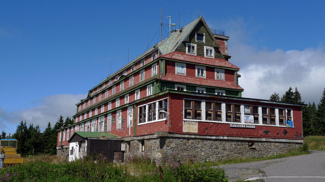 Volská louka: Horský hotel a Sokolská bouda