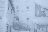 V Krkonoších je 3. stupeň lavinového nebezpečí. Fouká a sněží.