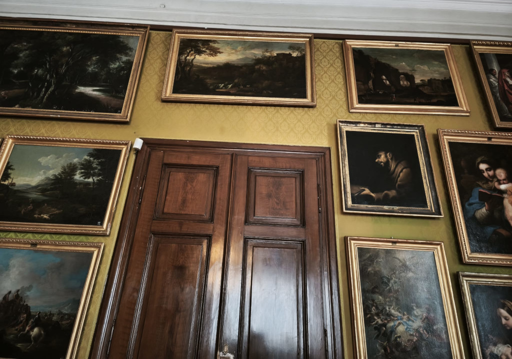 Opočno, zámecká galerie.