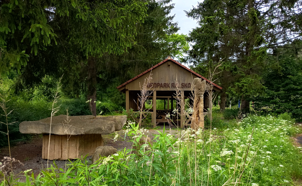 Jabloneček, Geopark Ralsko - turistický přístřešek.