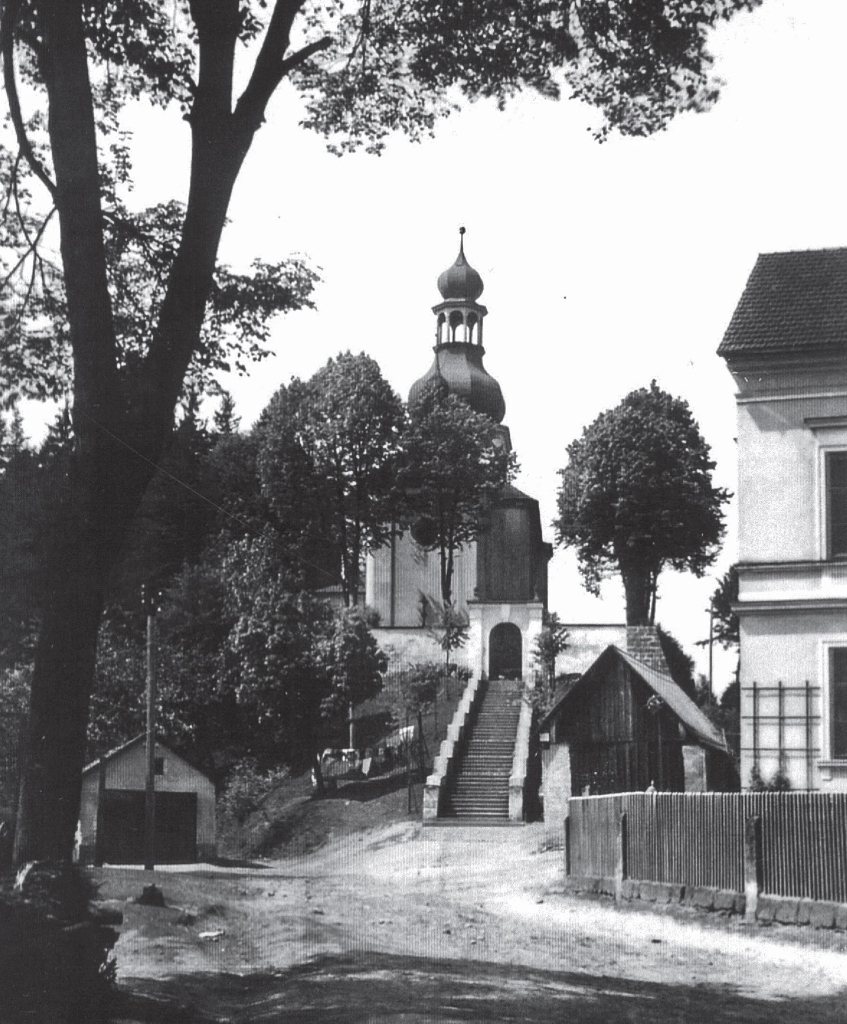 Jabloneček, kostel Narození Panny Marie před 2. světovou válkou.