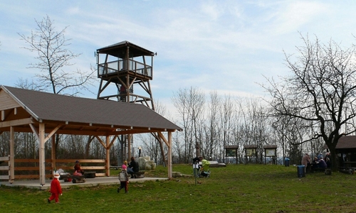 Rozhledna Barborka nad Raškovickými lomy