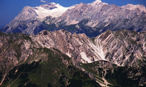 Mrtvého turistu našli v závěji Mrtvého turistu našli v závěji