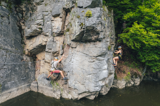 Via ferrata v létě: Nejlepší cesty pro adrenalinové nadšence v Česku