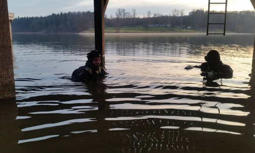 Záchrana travelbugů na dně Hostivařské přehrady Záchrana travelbugů na dně Hostivařské přehrady