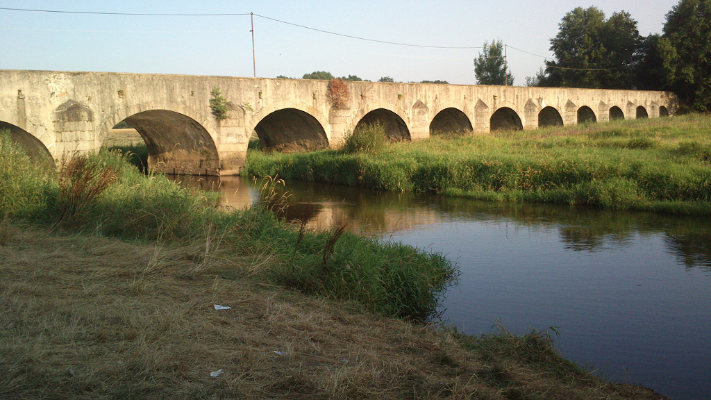 Most přes Lužnici u rybníka Vítek.