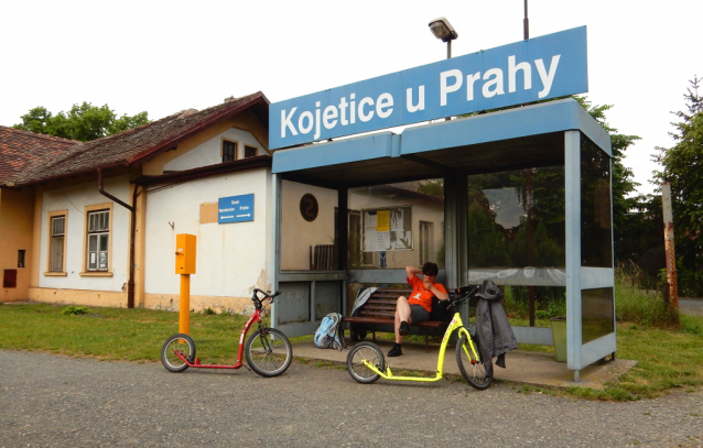 Koupací lom Kojetice se nachází pouhých 15 kilometrů od Prahy