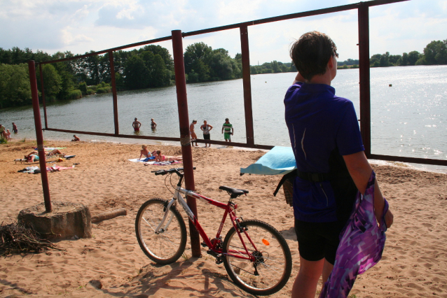 Přírodní koupání v pískovnách podél Labe nabízí turistické zázemí