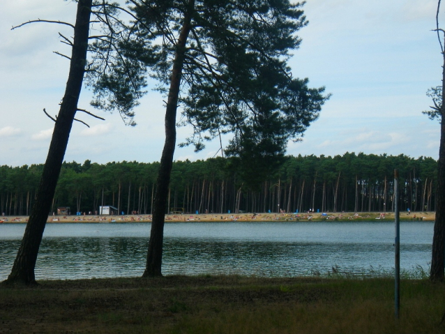 Přírodní koupání v pískovnách podél Labe nabízí turistické zázemí