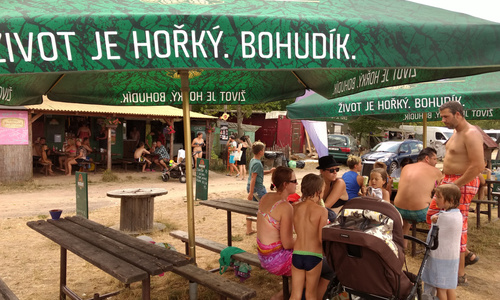 Hledání křišťálové vody v pískovnách od Pardubic ke Kolínu Hledání křišťálové vody v pískovnách od Pardubic ke Kolínu