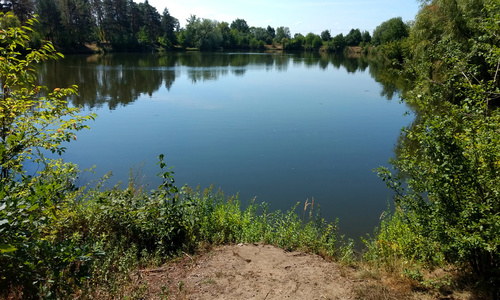 Hledání křišťálové vody v pískovnách od Pardubic ke Kolínu Hledání křišťálové vody v pískovnách od Pardubic ke Kolínu