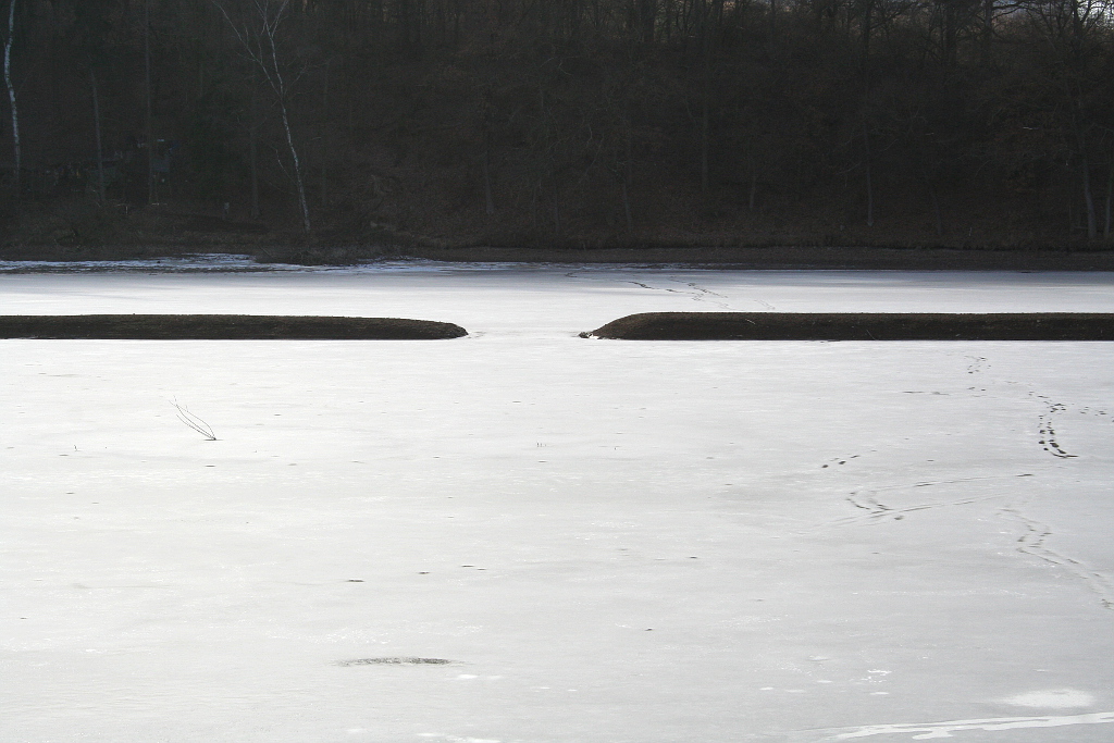 Zamrzlá Hostivařská přehrada.