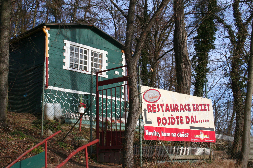 Restaurace Erzet nad Hostivařskou přehradou.