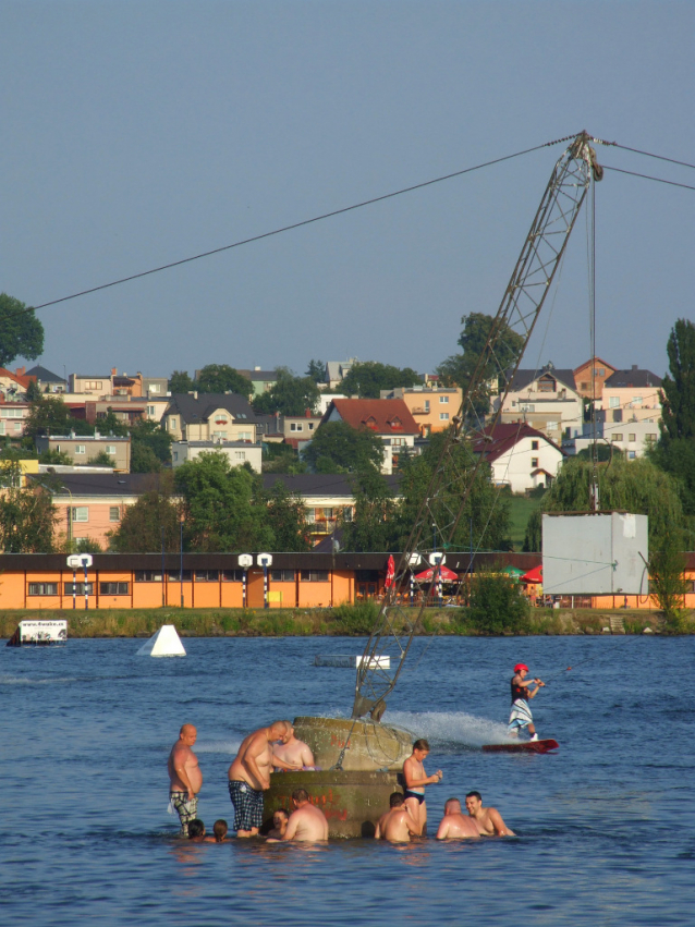 Hlučínské jezero: wakeboarding a vodní lyžování