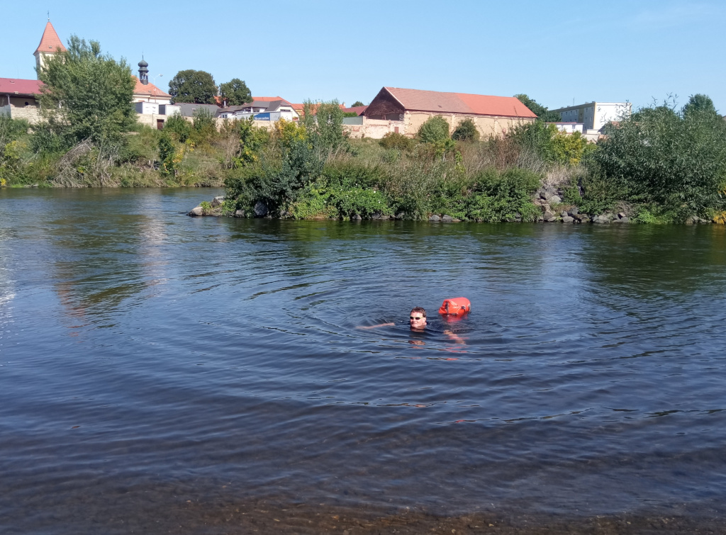 Plavání v Lužci nad Vltavou.