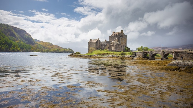 Hrdý hrad Eilean Donan