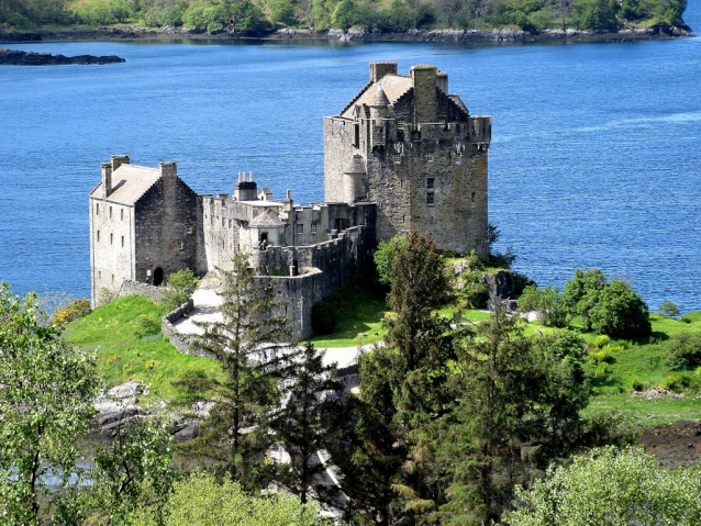 Hrdý hrad Eilean Donan