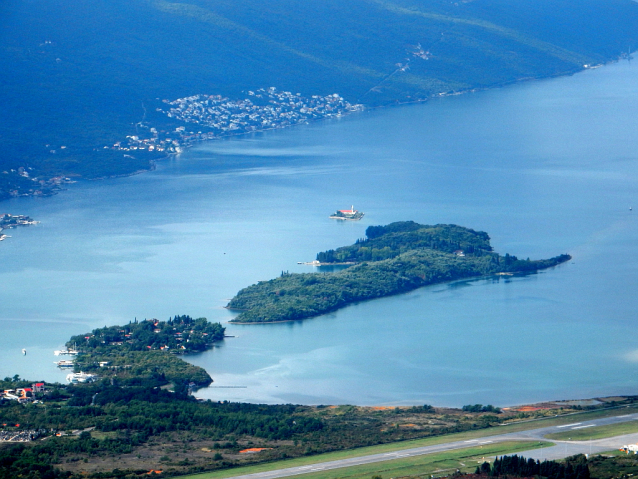 Herceg Novi, historická brána boky Kotorské