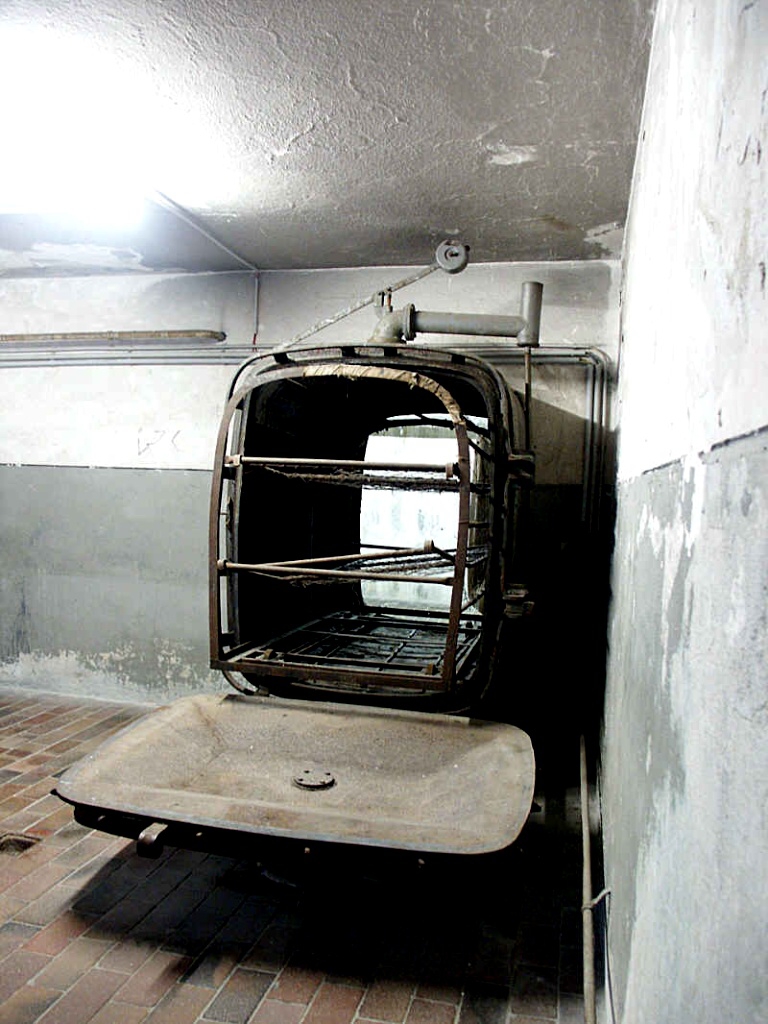 Mauthausen. Dveře do plynové komory byly vyrobeny v Olomouci.