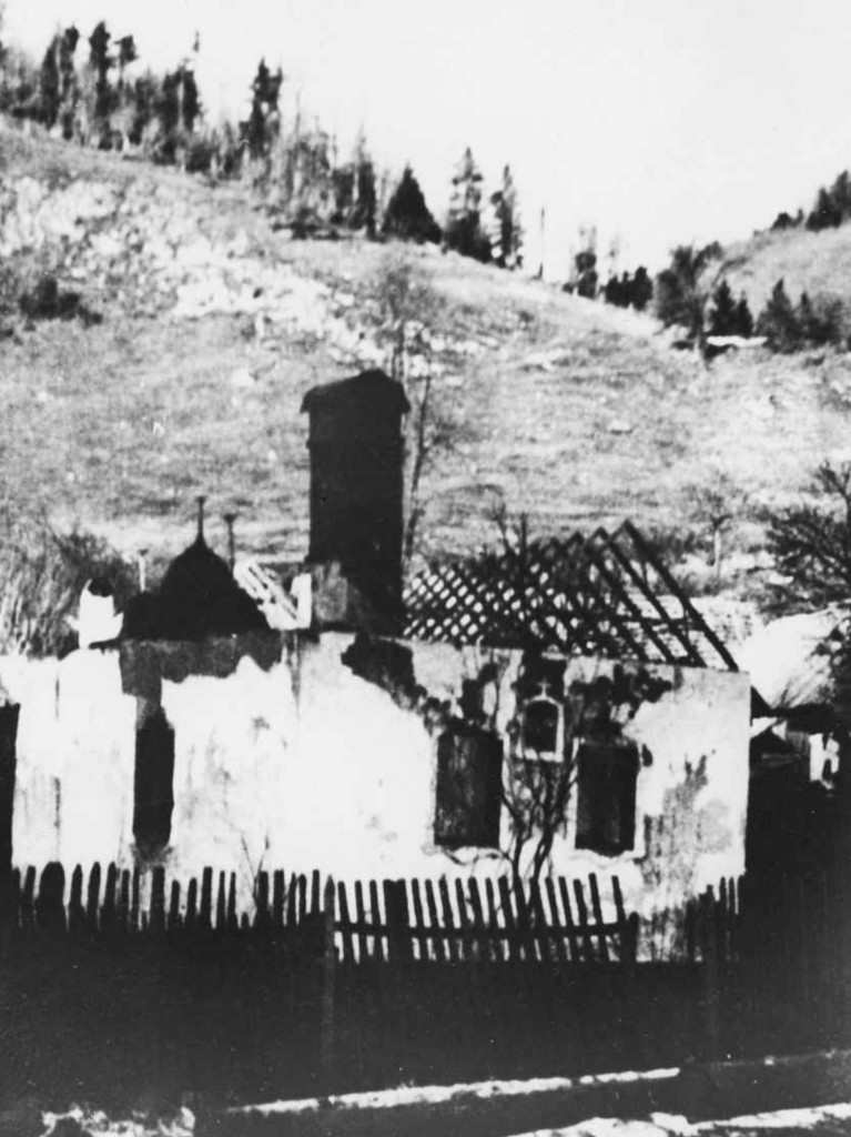 Vypálený dům v Ostrém Grúni.