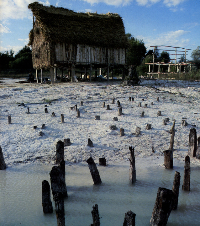 Prehistorická vesnice na kůlech znovu stojí v Trentinu