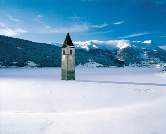 Zatopený kostel v Lago di Resia