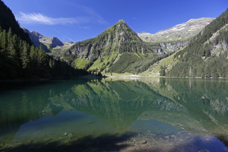 Fotografovala se na alpské túře a zřítila se do propasti