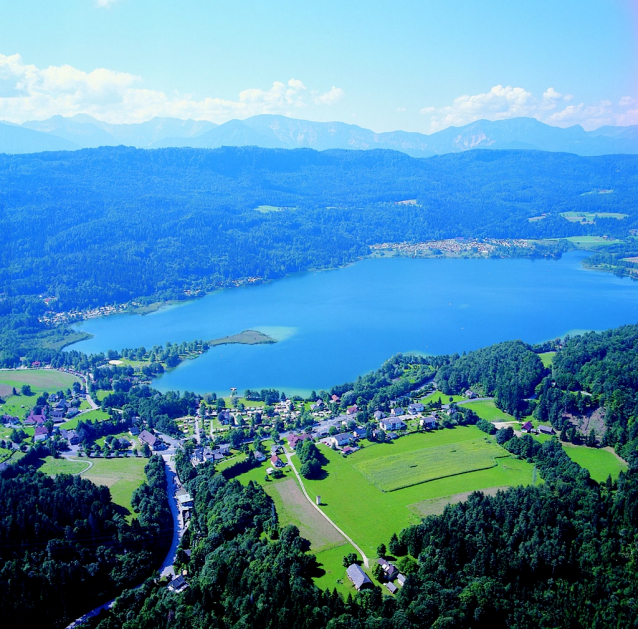 Romantické jezero Wörthersee