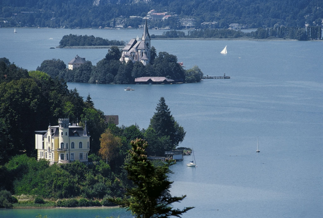 Romantické jezero Wörthersee