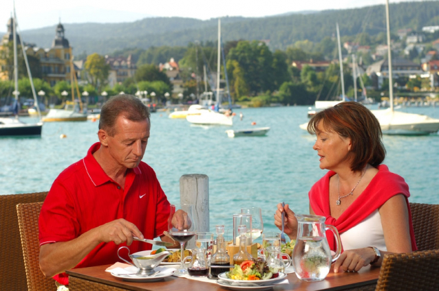 Romantické jezero Wörthersee