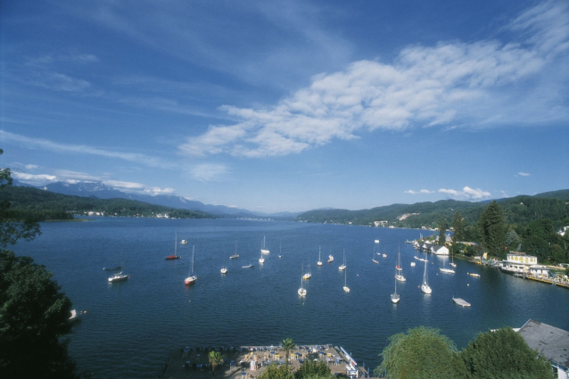 Romantické jezero Wörthersee