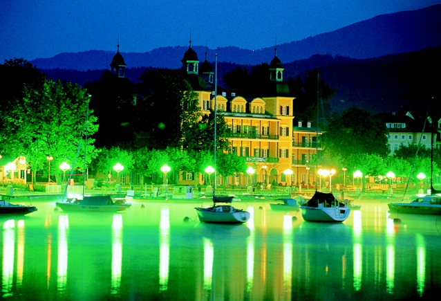 Romantické jezero Wörthersee