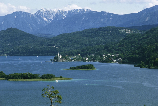 Romantické jezero Wörthersee