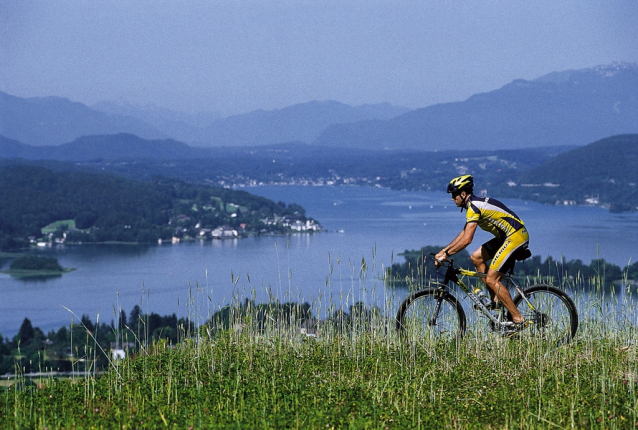 Romantické jezero Wörthersee