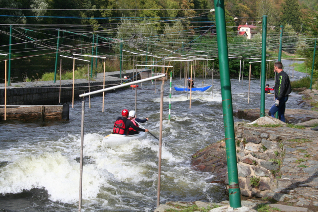 Vodácký kanál na Berounce v Roztokách u Křivoklátu