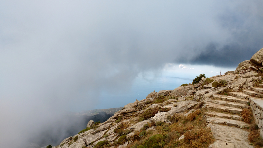 Monte Capanne, vrcholový chodník.