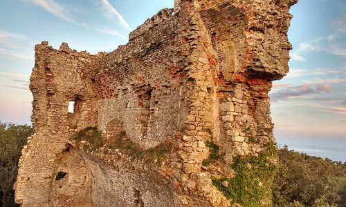 Torre del Giove, hrad který hlídal železné doly na Elbě