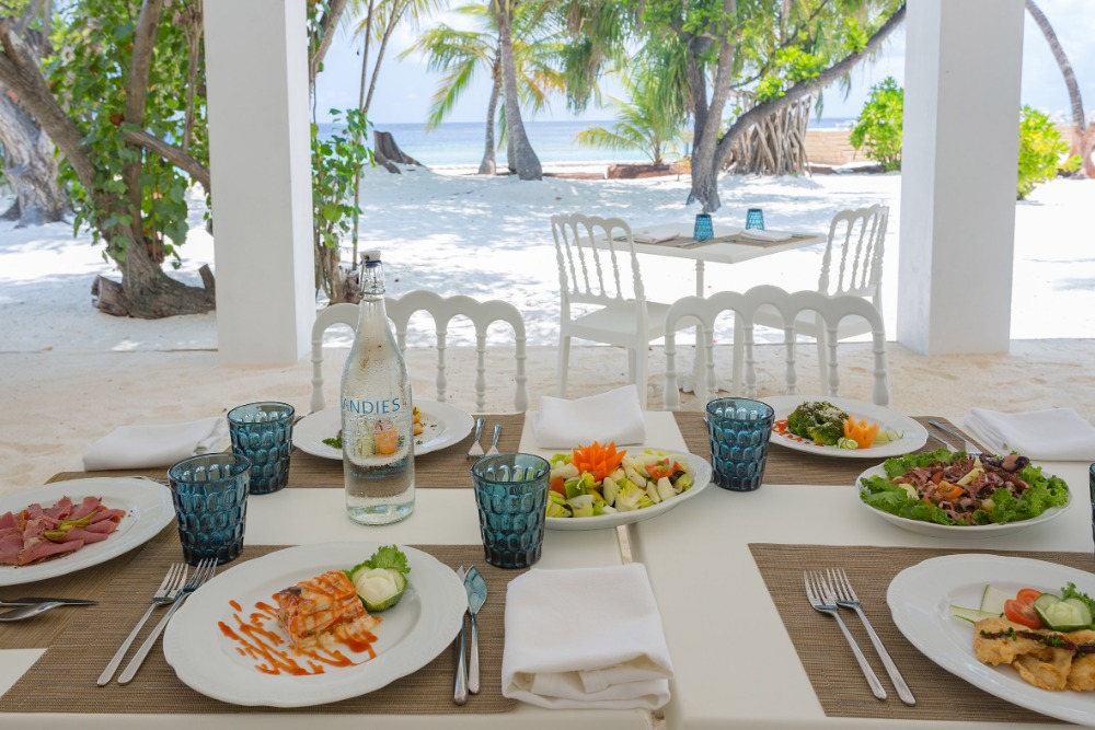 Čerstvá strava na Maledivách.