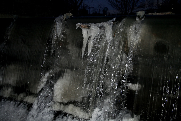 Botičem po vypuštěné přehradě